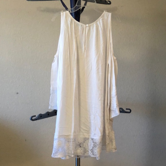 Soft white Embroidered exposed shoulder top - Picture 3 of 9